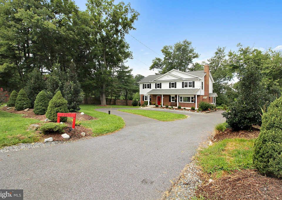 2nd image of 13711 Darnestown Rd