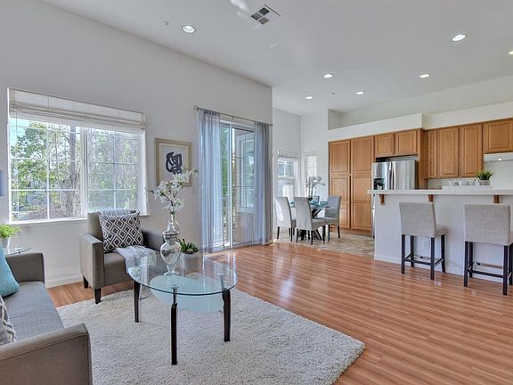 4th image of 344 Tower Hill Ave