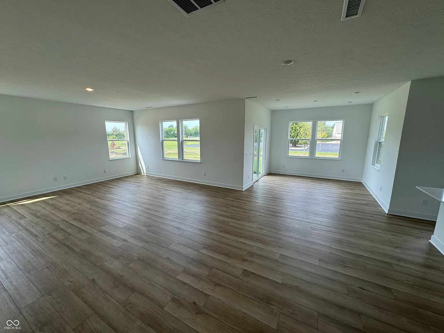 5 bed, 3.5 bath, 3174 sqft, $3,000 — Photo 3