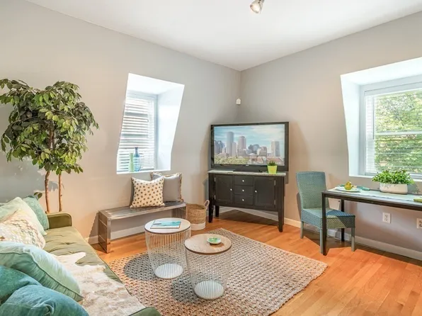 15 Beale St APT 5, Dorchester, MA 02124