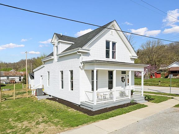 3rd image of 210 John St