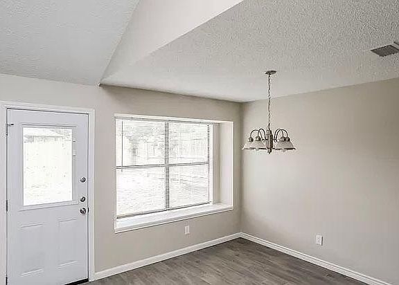 3rd image of 919 E Elliott Dr