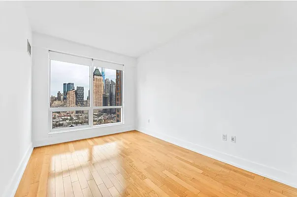 Rented by Bond New York | media 27