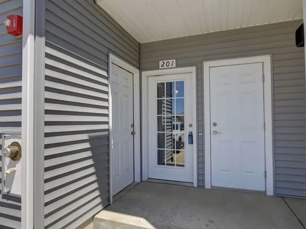 3044 E Stillwater Lndg, Urbana, IL 61802