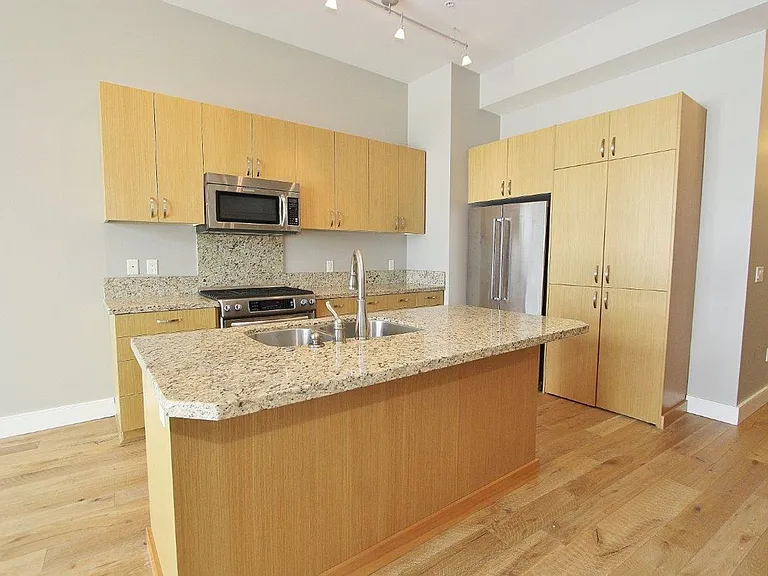 419 S 8th St #303 — Photo 7