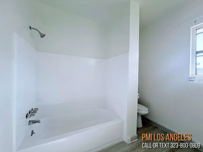 943 W 68th St — Photo 10