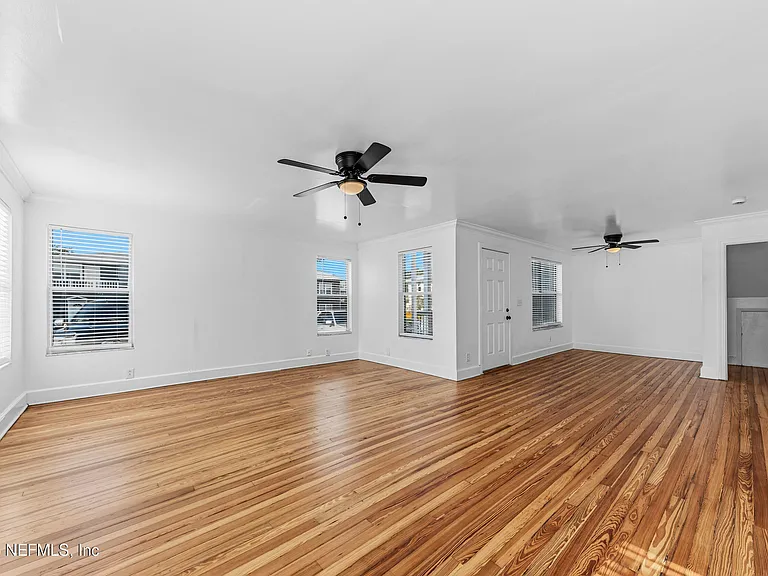 214 Margaret St — Photo 8