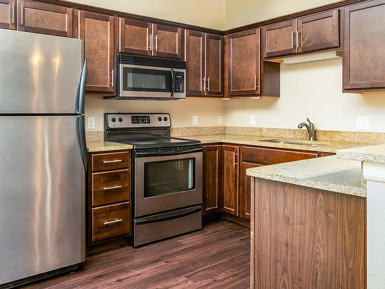 Highland Shores Apartments — Photo 46