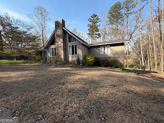 2nd image of 601 Pinecrest Dr