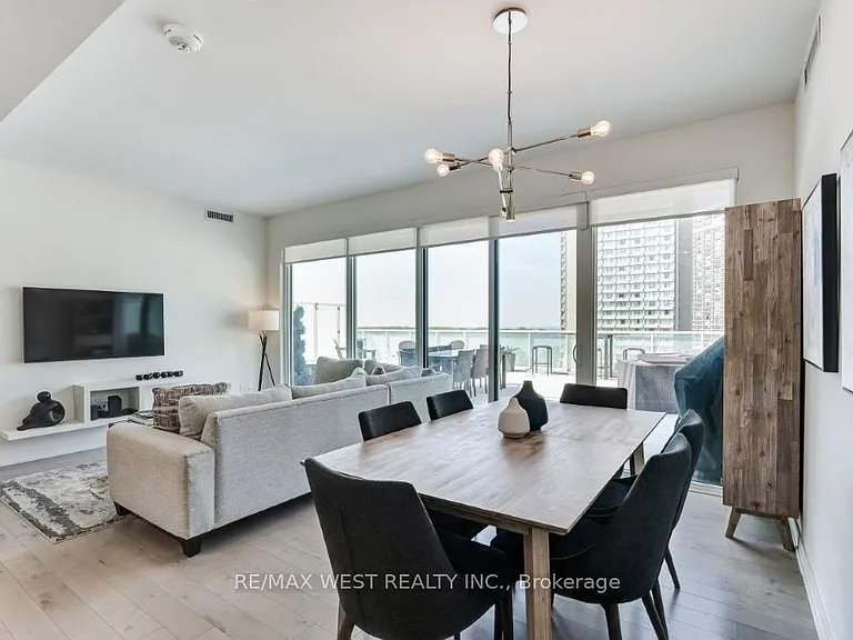 15 Queens Quay E #1006 — Photo 12