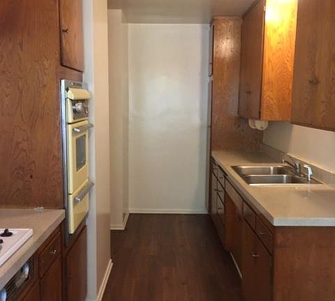 4th image of 609 W Bellevue Dr APT E