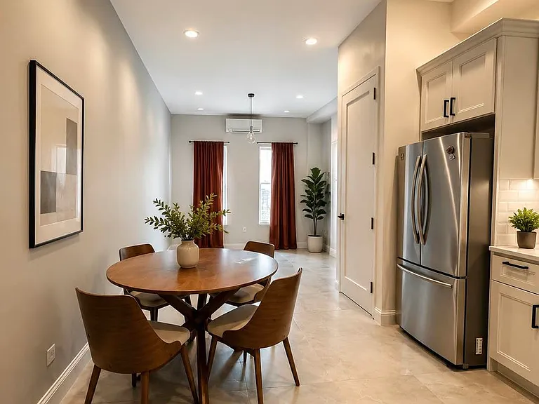 1736 E 4th St #2C — Photo 1