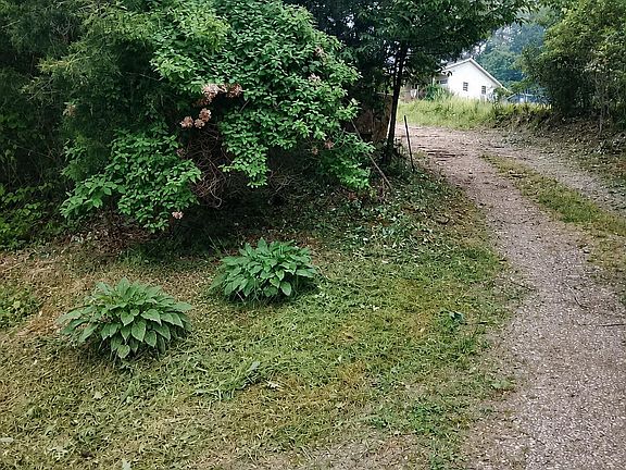 2nd image of 1605 Tiny Branch Rd