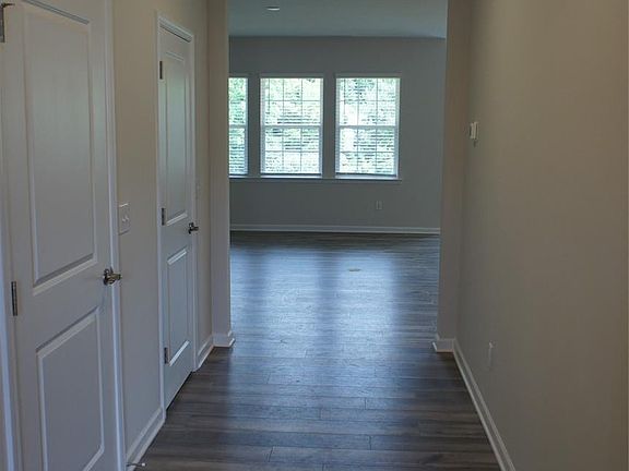 3rd image of 137 Pampas Pl