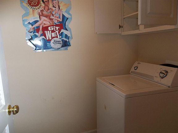 3rd image of 5810 Longwood Dr Unit 201