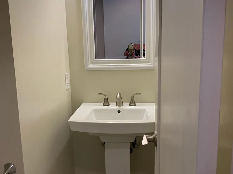 1047 W Madison St #201 — Photo 6