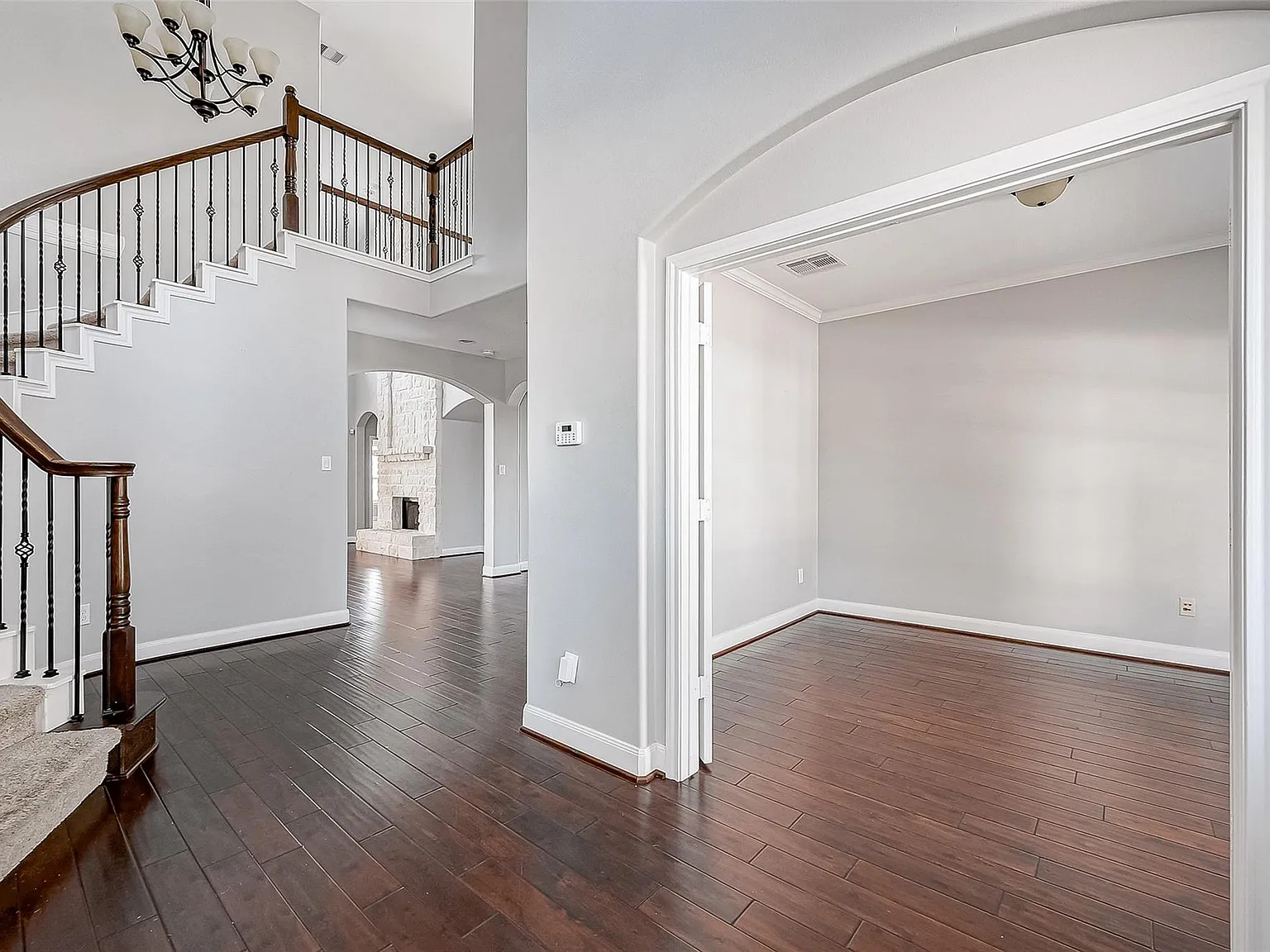 4 bed, 3.0 bath, 3505 sqft, $4,100 — Photo 4