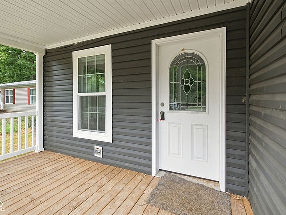 3rd image of 160 Skylark Pl