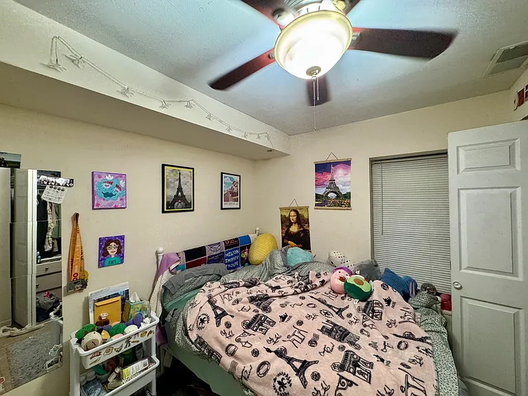 933 W Fletcher St — Photo 12