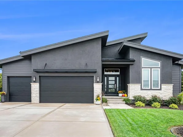 10029 Aurora St, Lenexa, KS 66220