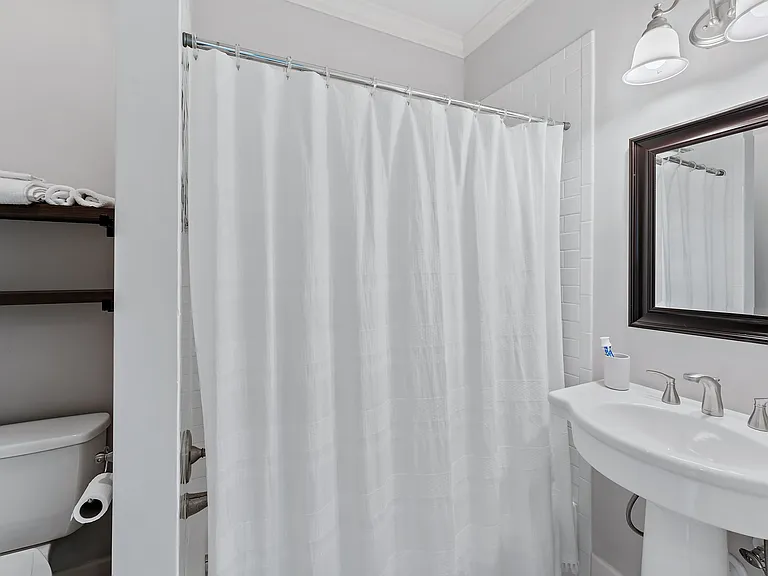 1504 Knox St — Photo 6
