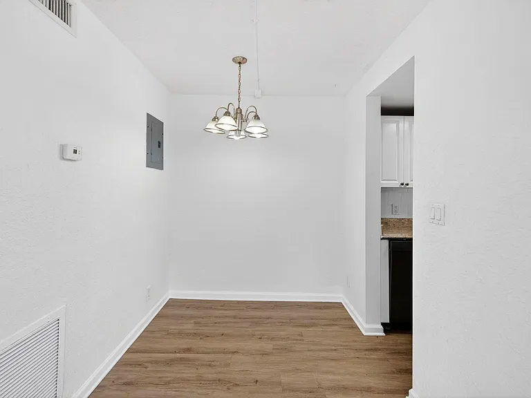 1671 NE 33rd St #1 — Photo 11