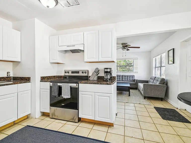 10103 N Lantana Ave — Photo 10
