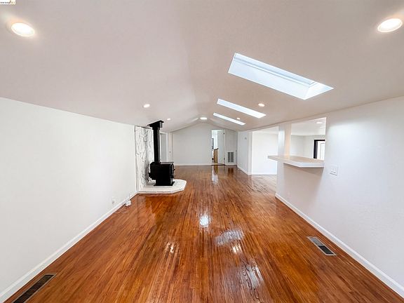 3rd image of 155 Estates Dr