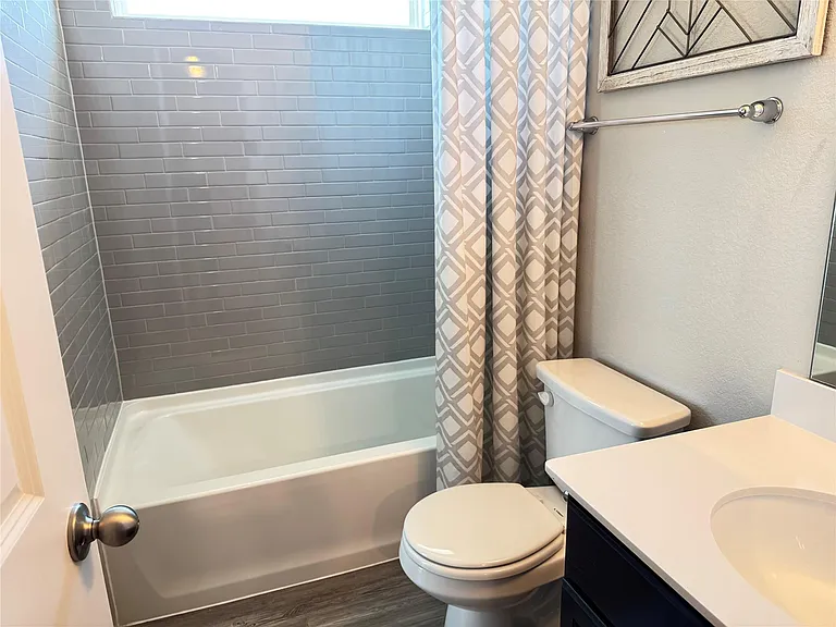 2328 Calvert Dr — Photo 21