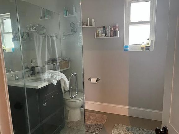 5th image of 845 N Winchester Ave #3