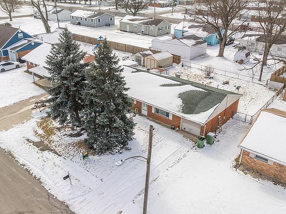 4th image of 301 Stewart Dr