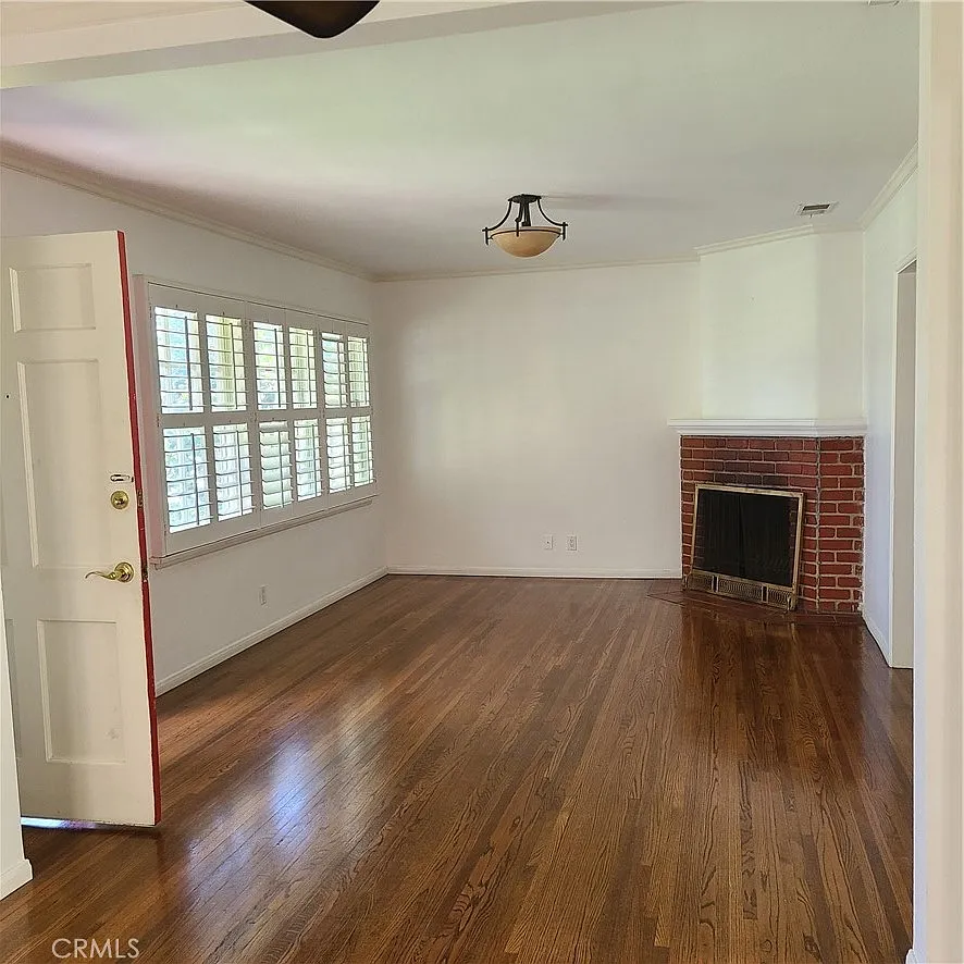 3 bed, 1376 sqft, $4,900 — Photo 3