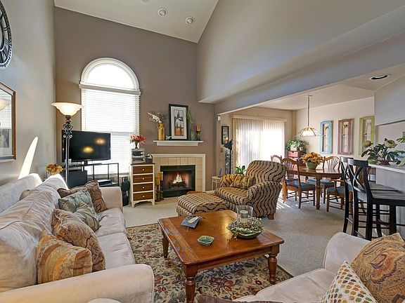 4th image of 45317 Horseshoe Cir #7