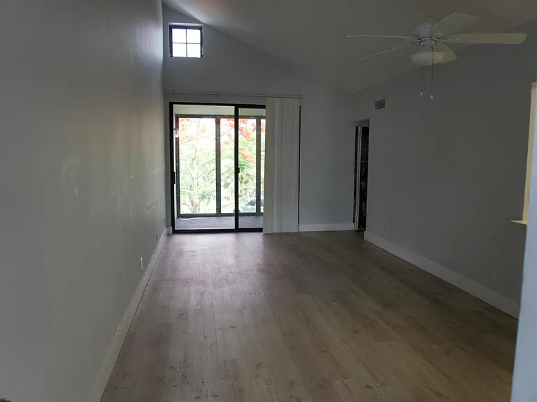 213 Lake Pointe Dr #211 — Photo 2