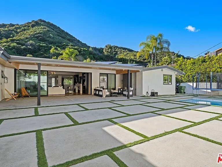 2120 San Ysidro Dr — Photo 33