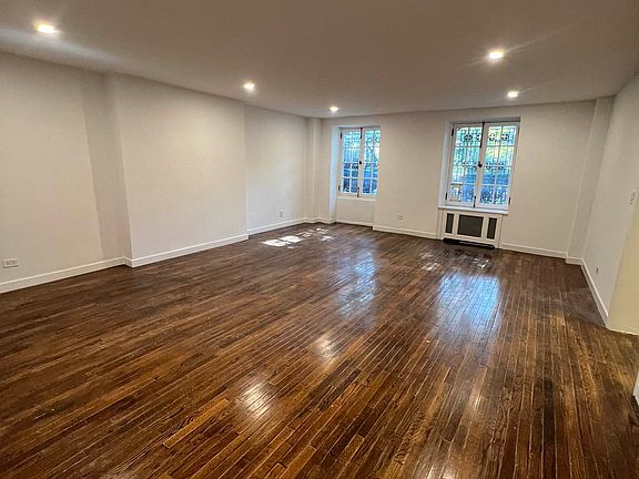 3rd image of 23 Washington Sq N #1F