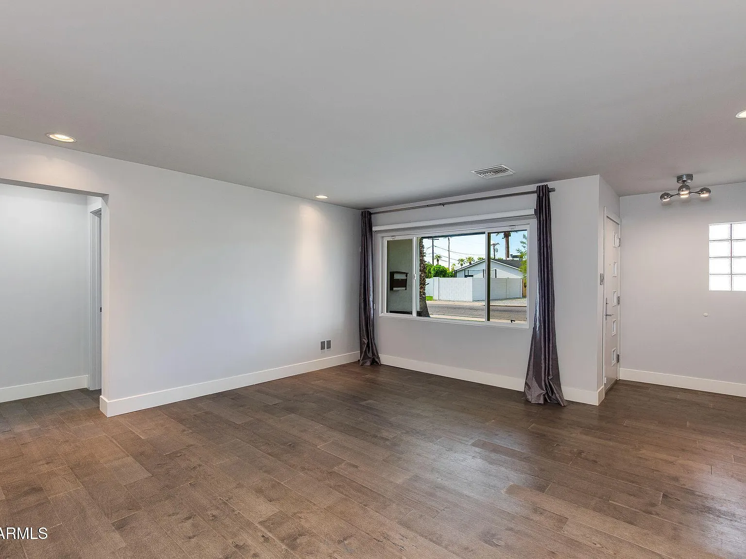 4 bed, 3.0 bath, 2334 sqft, $6,000 — Photo 2