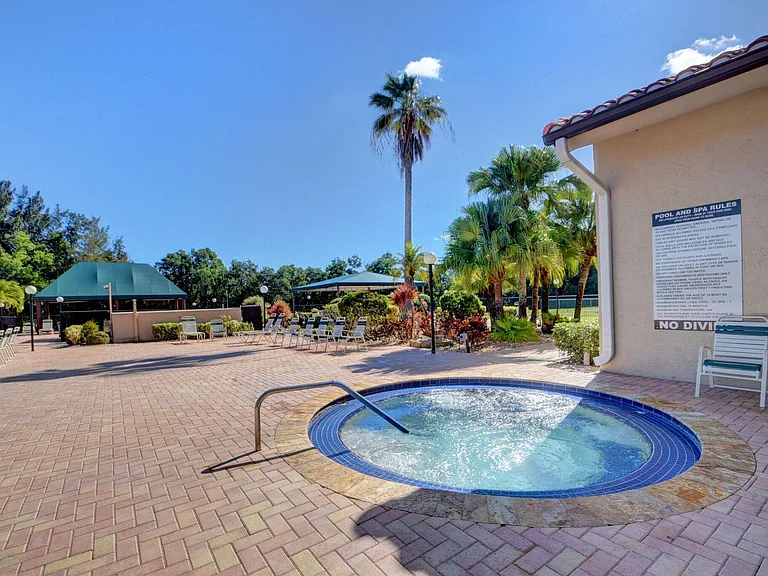 5531 Parkwalk Cir E — Photo 33