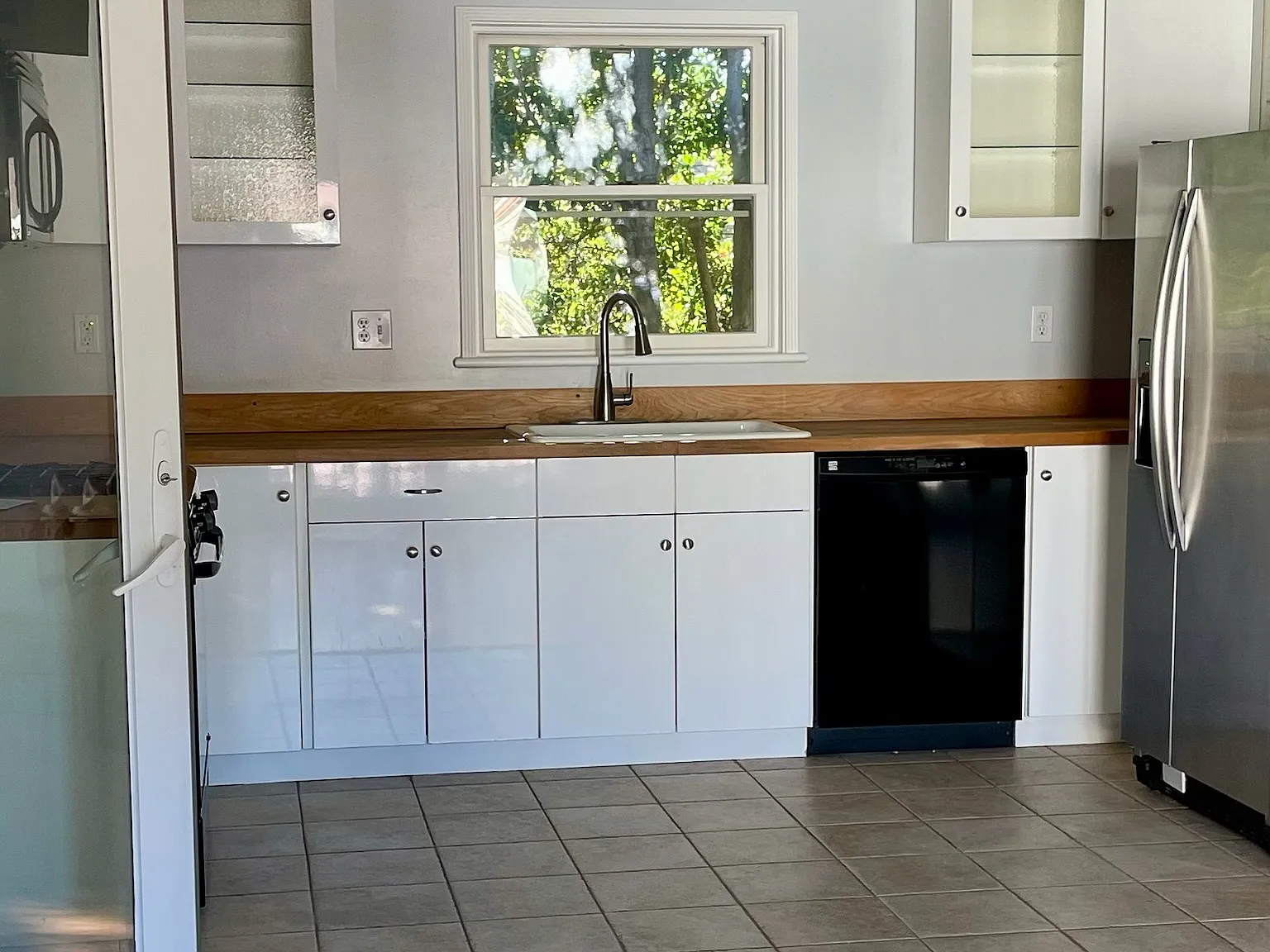 111 N Salinas St — Photo 4