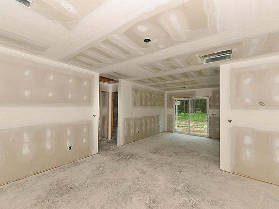 2nd image of 480 Lee St
