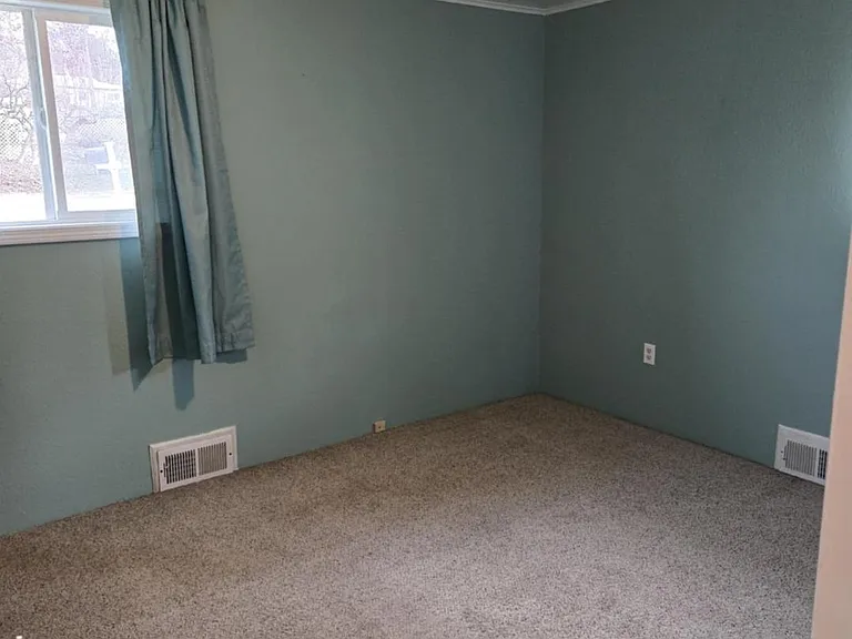 704 S Cedar St — Photo 16