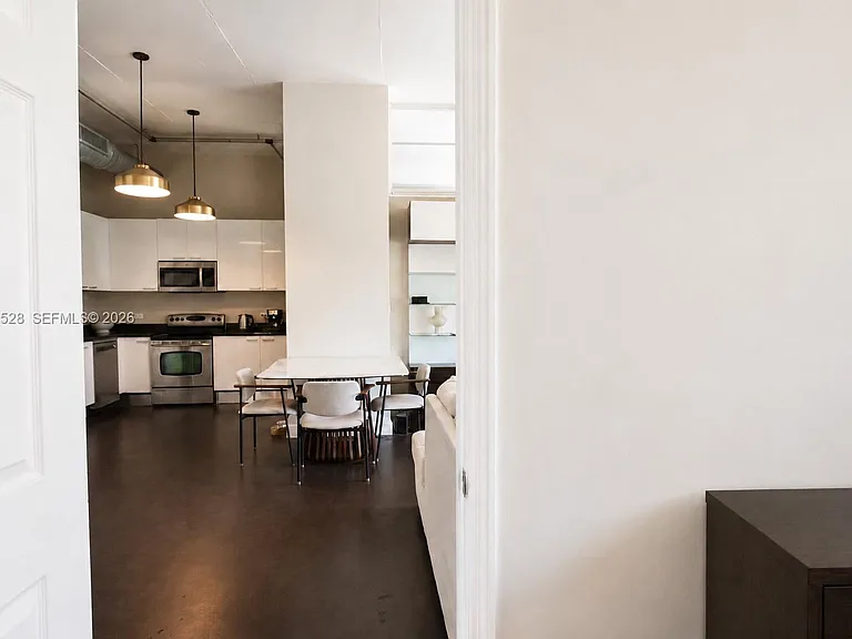 2100 Van Buren St #421 — Photo 12