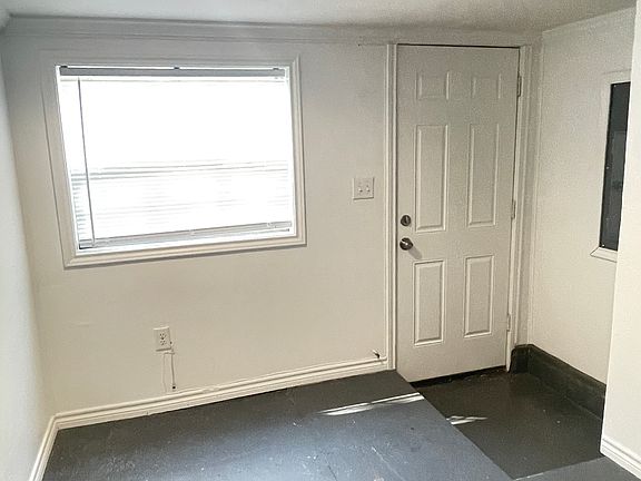 3rd image of 407 Lumpkin St