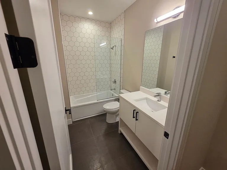 1203 W Augusta Blvd — Photo 15
