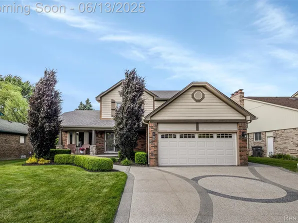 20795 Marlinga Dr, Clinton Township, MI 48038