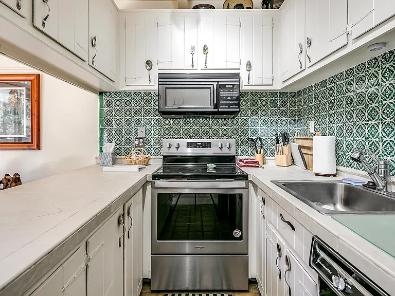 4660 Meadow Dr — Photo 11