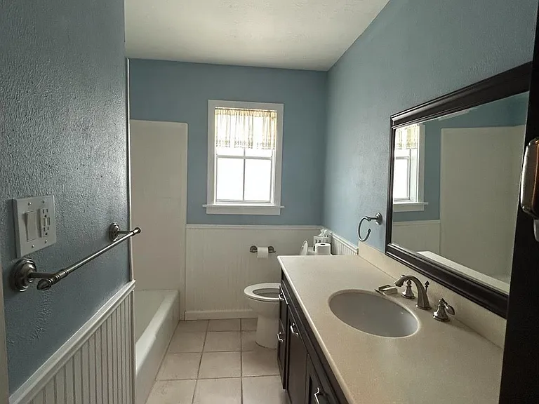 1219 Saxony Ln — Photo 11