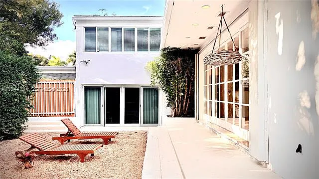 2301 S Miami Ave — Photo 28