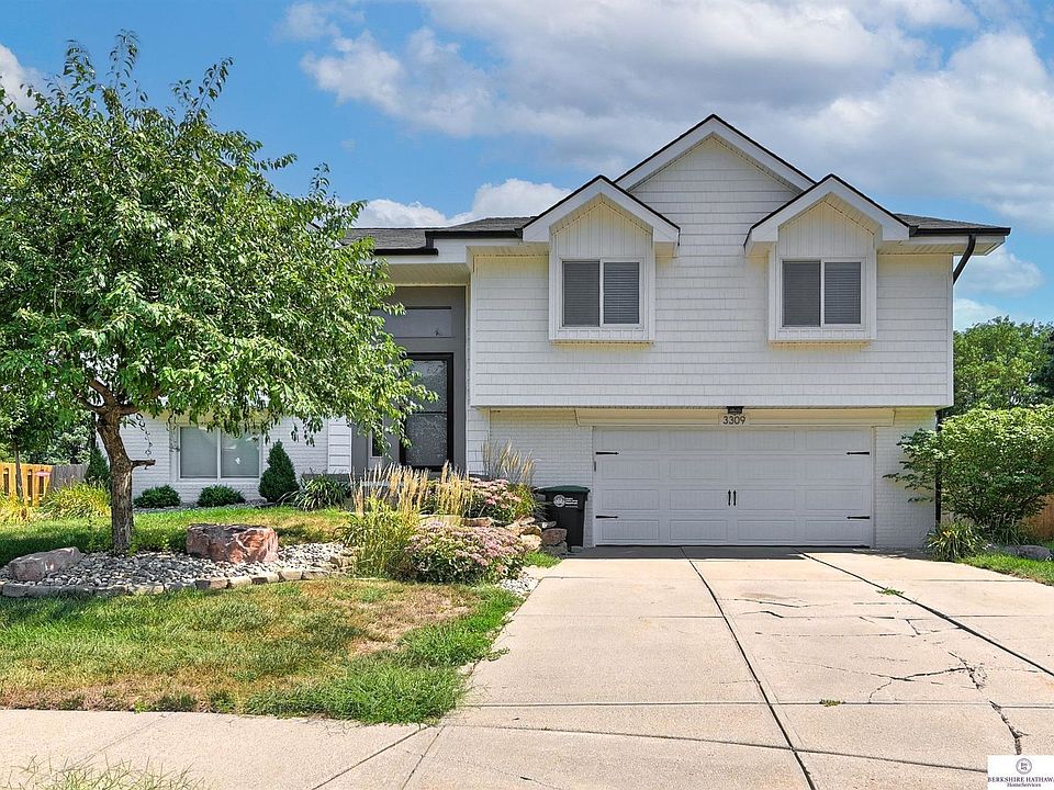1st image of 3309 S 152nd Cir