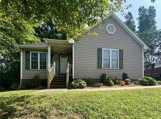 1008 Bridgewater Dr, Burlington, NC 27217